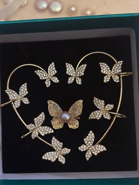 Butterfly Ring with Semi Precious Druzy and Pearl Center Stone